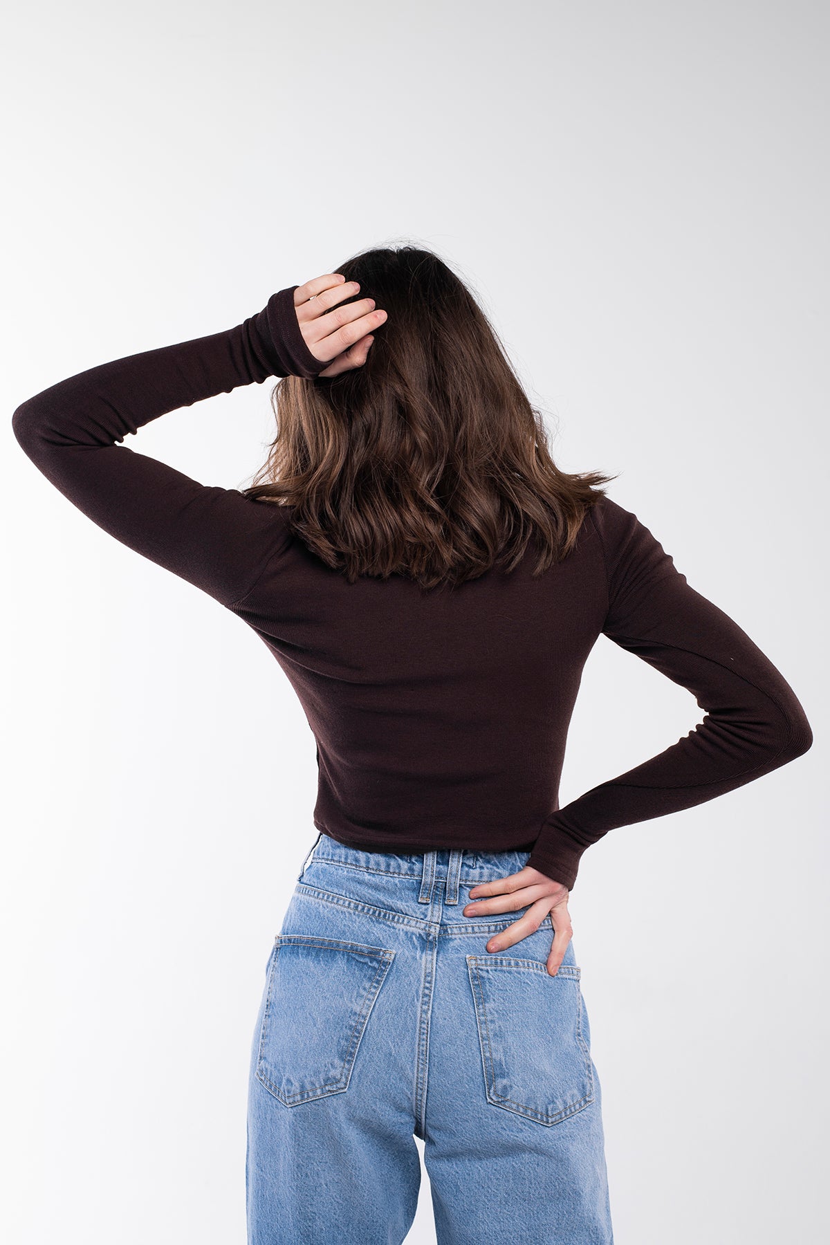 Fine-knit turtleneck Jumper in dark brown with long sleeves.