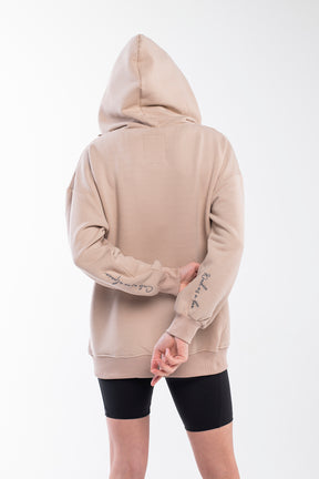 Oversize hoodie with drop shoulder, drawstring and golden zipper in light brown.