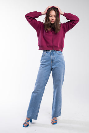 Slightly cropped trendy hoodie with elasticwaistband in fuchsia purple.