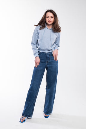 Slightly cropped trendy hoodie with elasticwaistband in sky blue.
