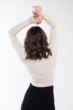 Fine-knit turtleneck jumper in light beige with long sleeves.
