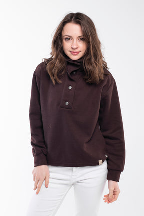 Warm and soft high neck buttoned sweater in brown.